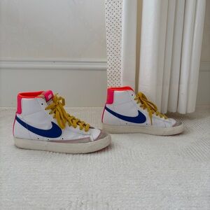 Nike Women’s Blazer Mid ‘77 ACG in White/Hyper Pink/Hyper Crimson/Racer Blue